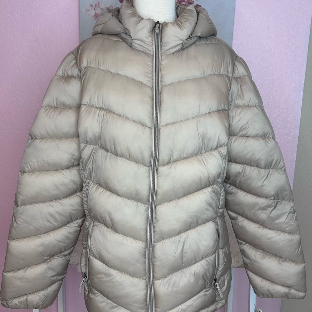 Elegant Charter Club Beige Hooded Puffer Jacket